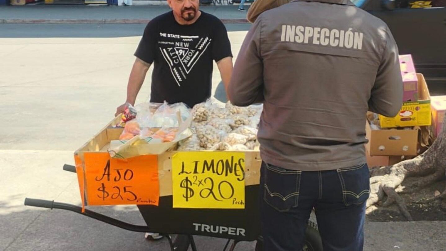 Operativo de revisión a comercio ambulante.