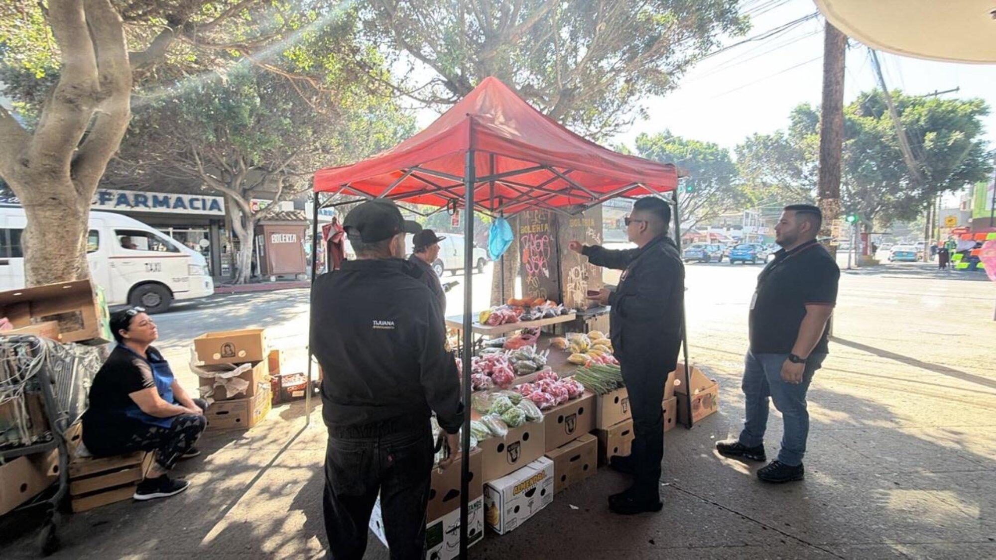 Operativo de revisión a comercio ambulante.