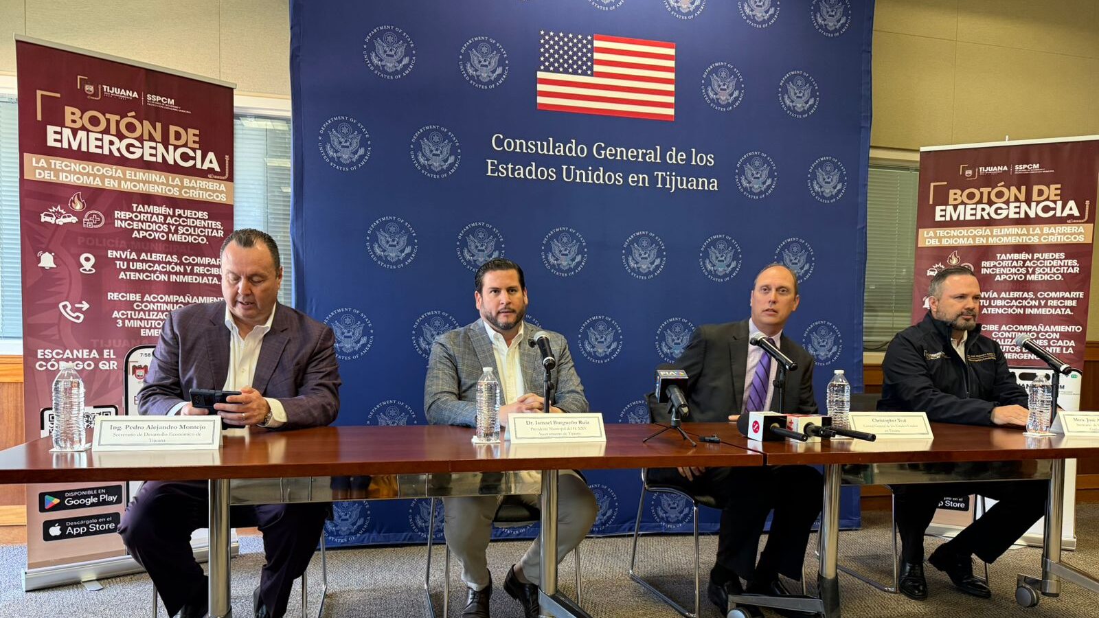 Presentación del botón de emergencia en el Consulado de Estados Unidos.