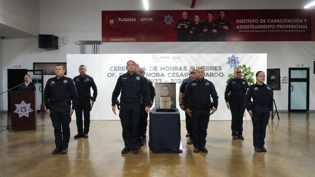 Honras fúnebres a policía.