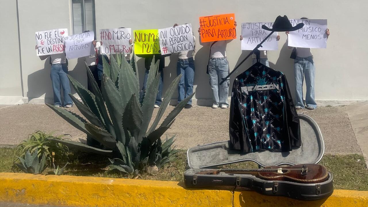Protesta de familiares del vocalista de Reacción