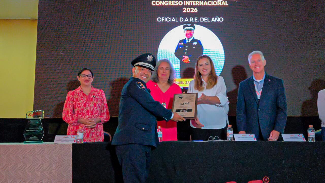 Manuel Zapata Torres, instructor del programa D.A.R.E. en Tijuana desde el año 2022, fue reconocido como "Oficial D.A.R.E. 2026"